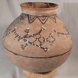 Decorative Lizard Clay Pot Made In Timor Vermasse Tradition